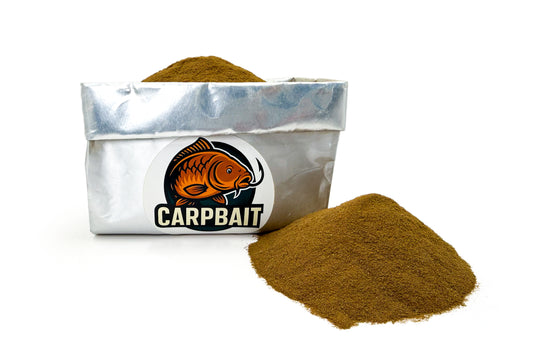 Sacchetto Carpbait Estratto di Fegato con farina visibile all’interno e prodotto poggiato all’esterno